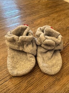 Zutano gray Sherpa Baby Booties